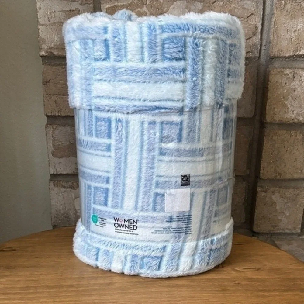 The Big One Oversized Plush Throw Blue Vintage Weave Fall 5ft by 6ft NEW